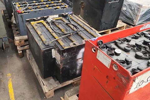 霞山东新三元锂电池回收公司,上门回收报废电池